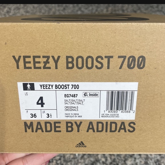 YEEZY 700 size 4 - Picture 2 of 5